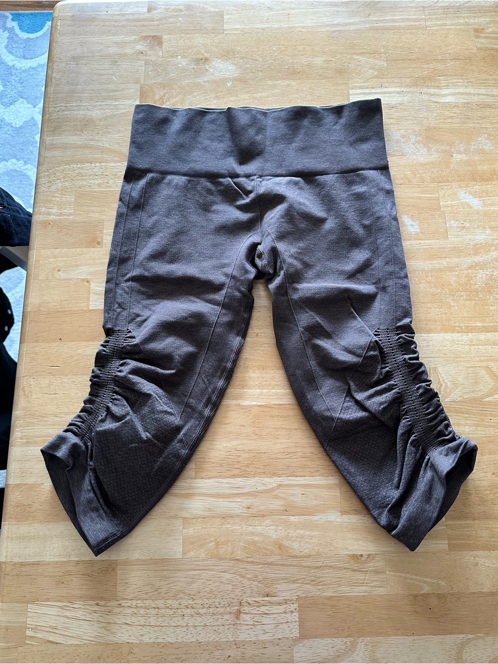 Lululemon crop leggings size 6